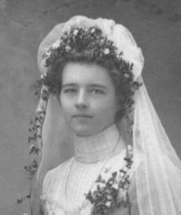 Weerts, Annie