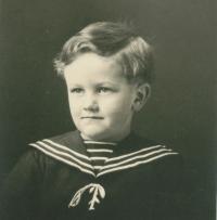 Young, Delwin